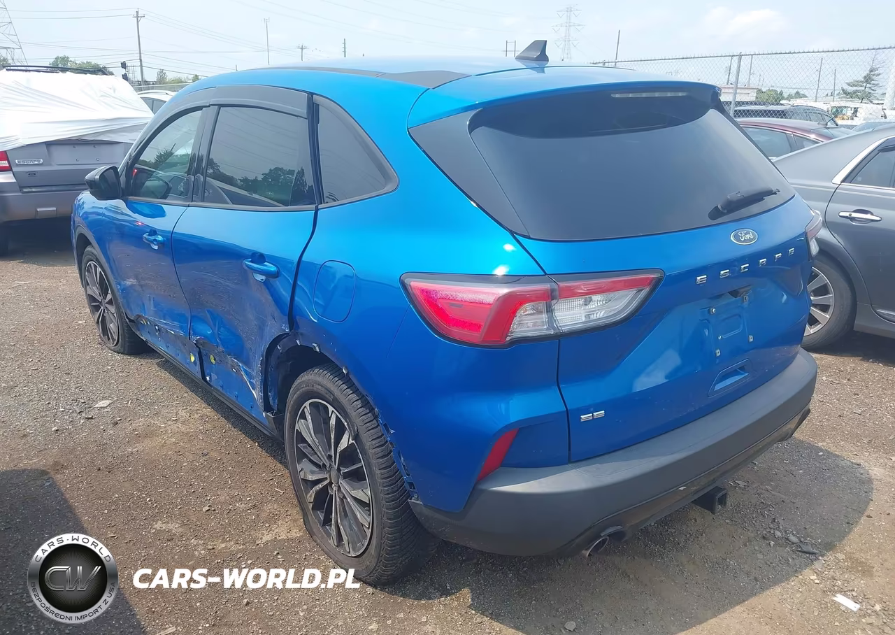 2021 Ford Escape Se VIN:1FMCU0G67MUA45815 - 3