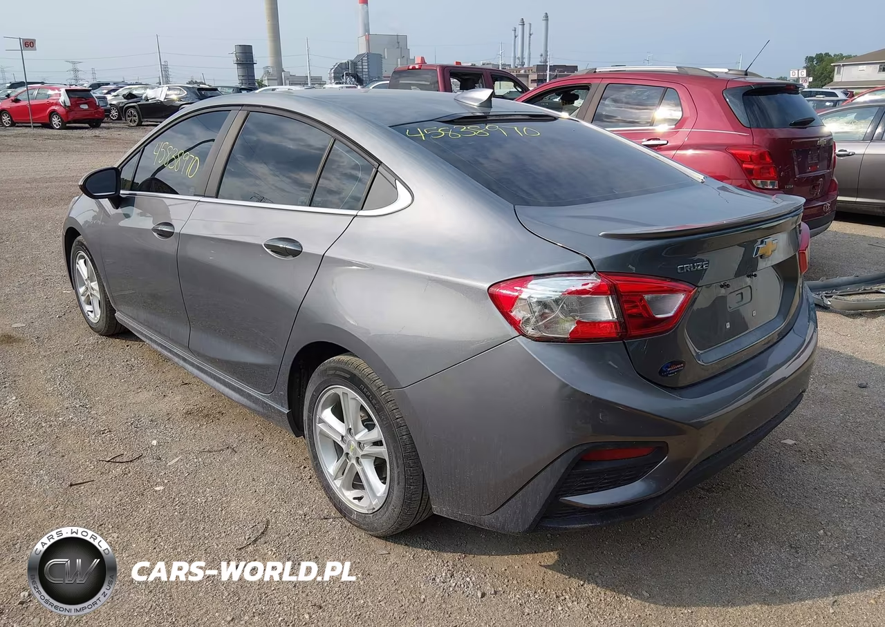 2018 Chevrolet Cruze Lt Auto VIN:1G1BE5SM1J7149946 - 3