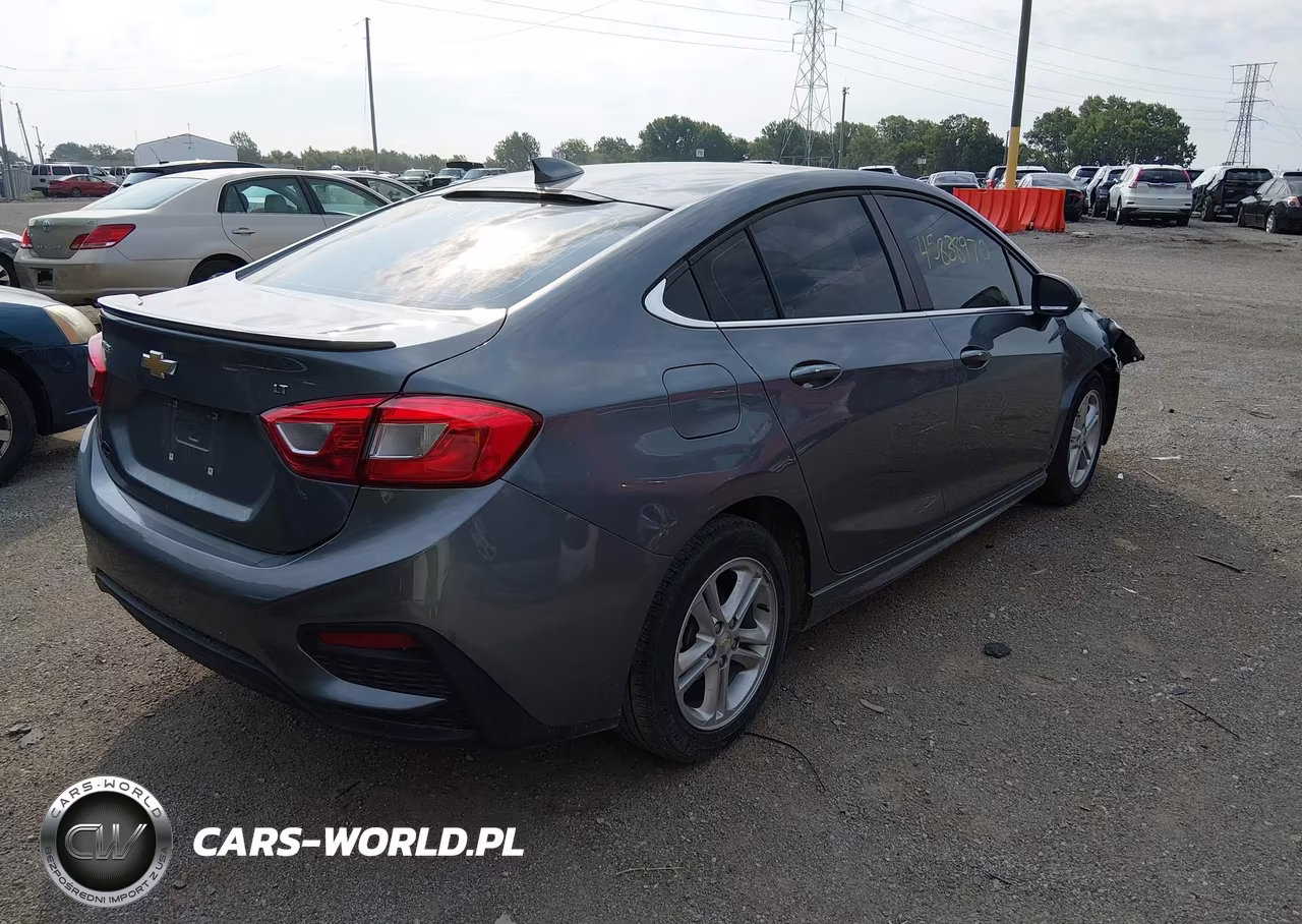 2018 Chevrolet Cruze Lt Auto VIN:1G1BE5SM1J7149946 - 4