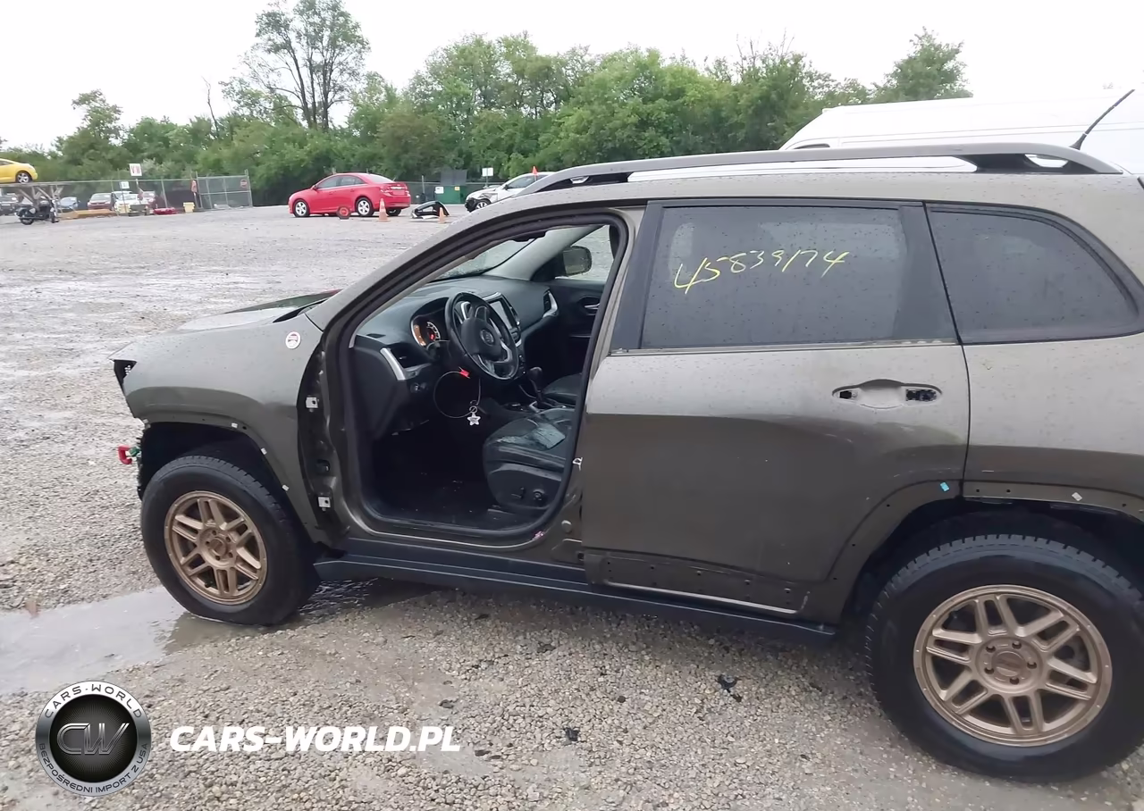 2015 Jeep Cherokee Trailhawk VIN:1C4PJMBS0FW510338 - 20