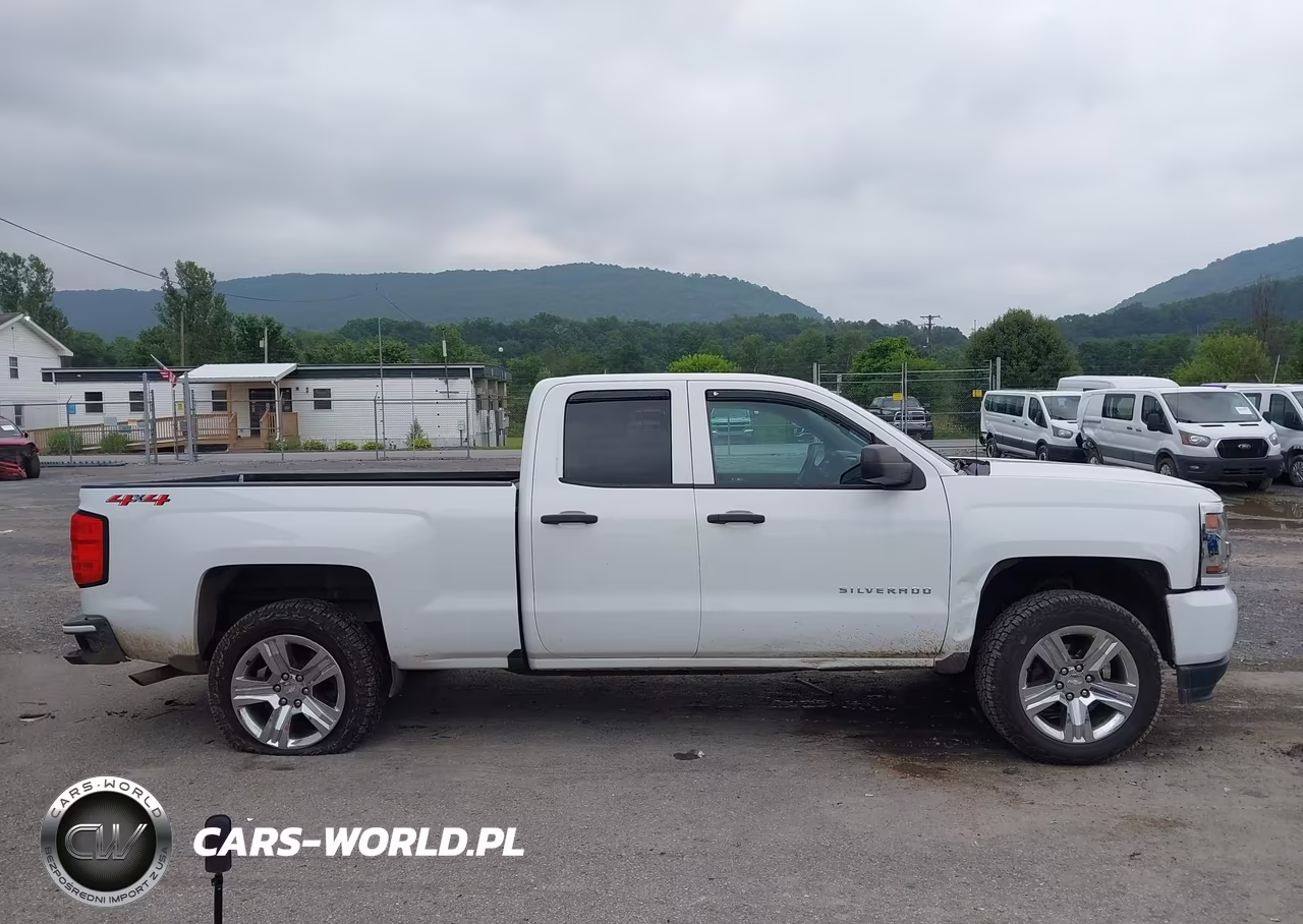 2018 Chevrolet Silverado 1500 Custom VIN:1GCVKPEC9JZ210220 - 13