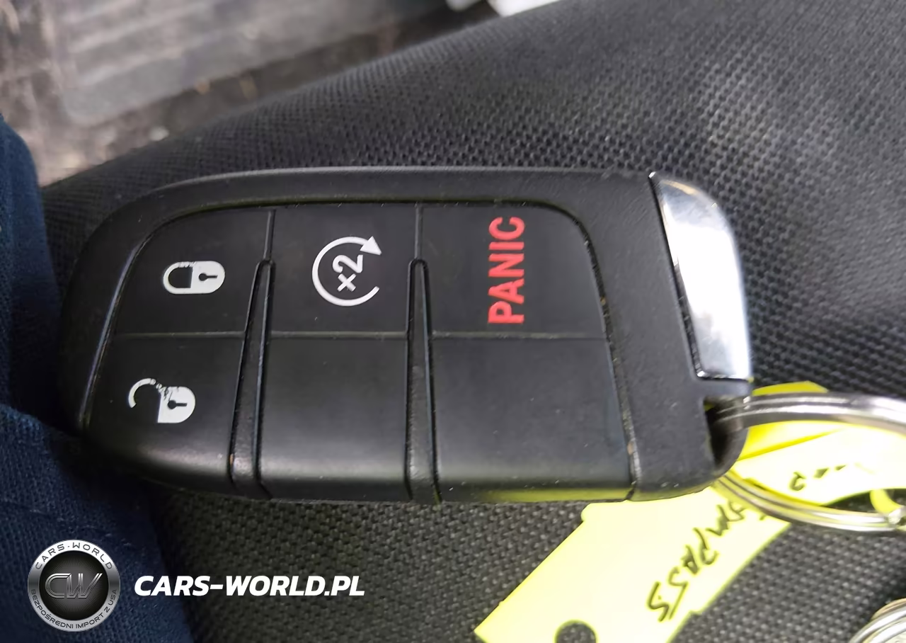 2018 Jeep Renegade Latitude 4X4 VIN:ZACCJBBB5JPG84110 - 11