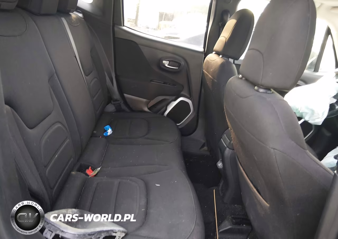 2018 Jeep Renegade Latitude 4X4 VIN:ZACCJBBB5JPG84110 - 8