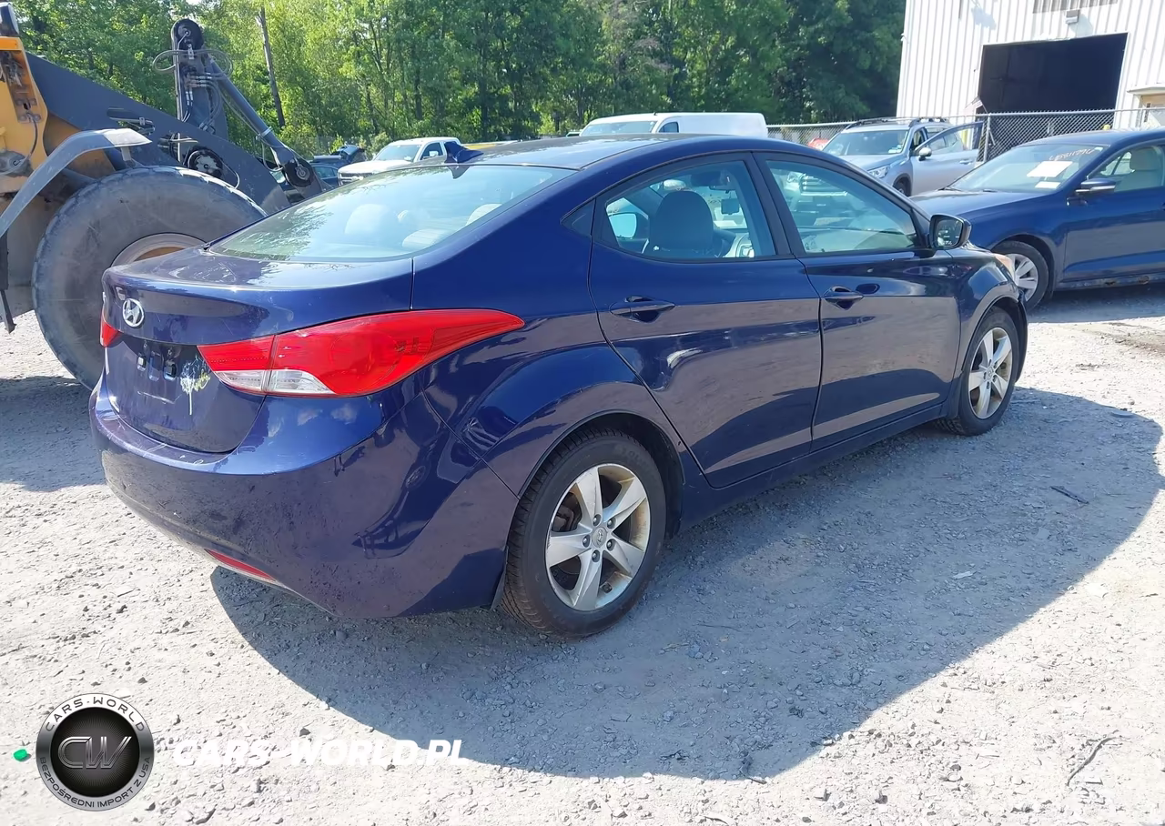 2013 Hyundai Elantra Gls VIN:5NPDH4AE2DH257732 - 4