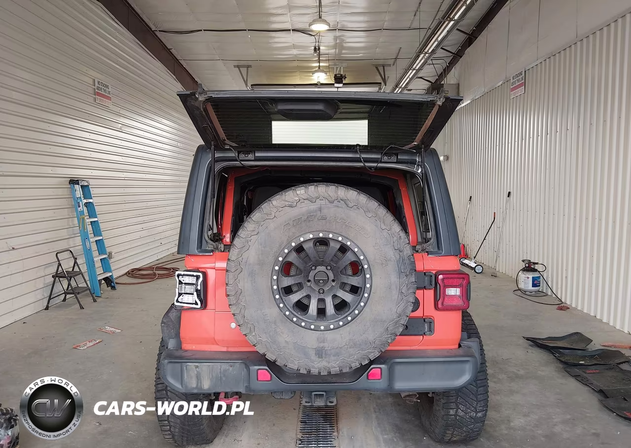 2018 Jeep Wrangler Unlimited Rubicon 4X4 VIN:1C4HJXFG2JW194994 - 17