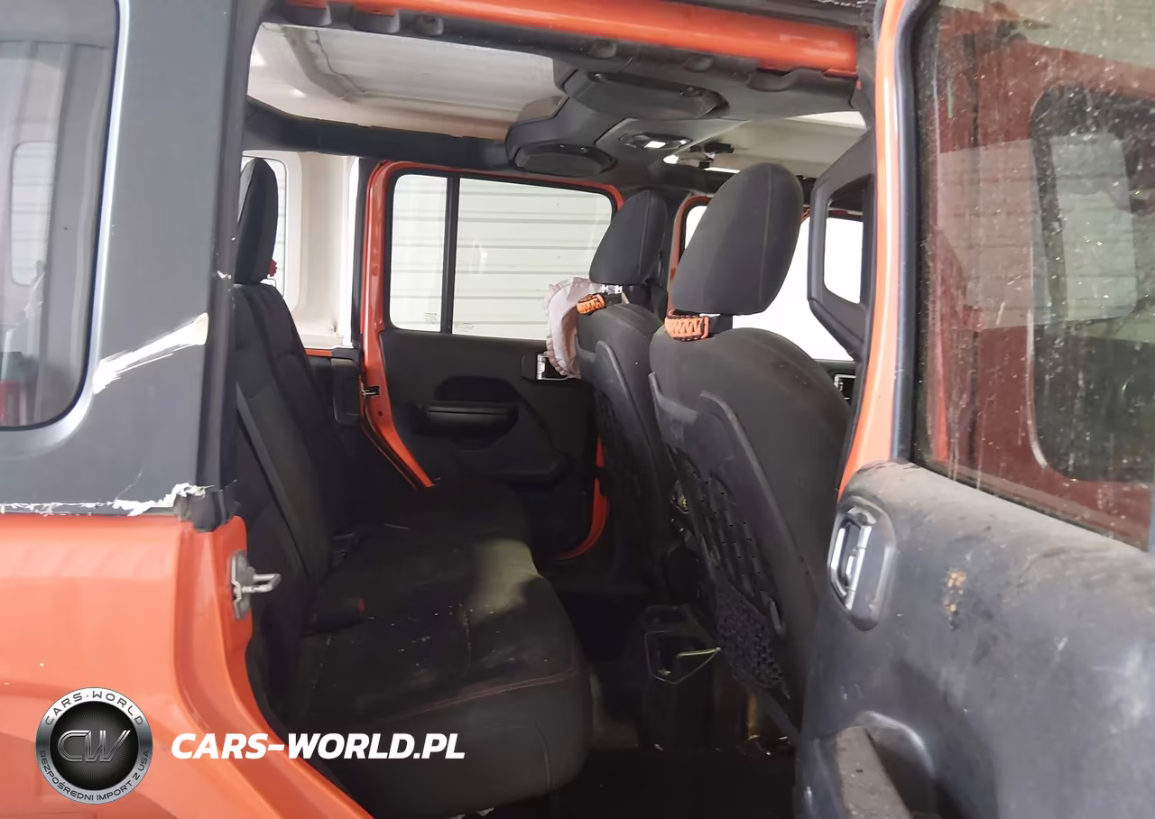 2018 Jeep Wrangler Unlimited Rubicon 4X4 VIN:1C4HJXFG2JW194994 - 8