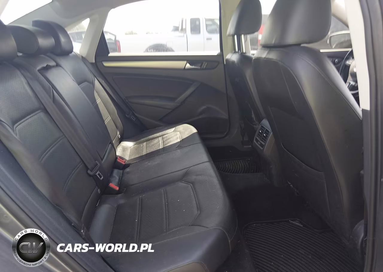 2015 Volkswagen Passat 1.8T Se VIN:1VWBT7A31FC014110 - 8