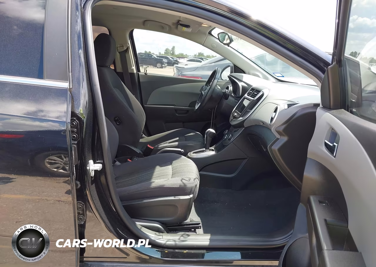 2019 Chevrolet Sonic Lt Auto VIN:1G1JD5SB3K4148006 - 5
