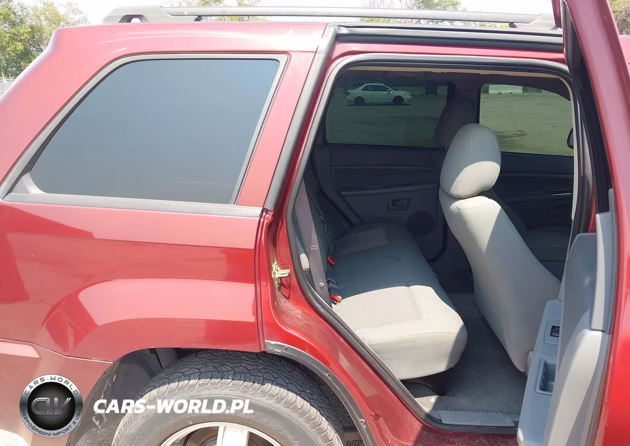 2007 Jeep Grand Cherokee Laredo VIN:1J8GR48K87C582030 - 8