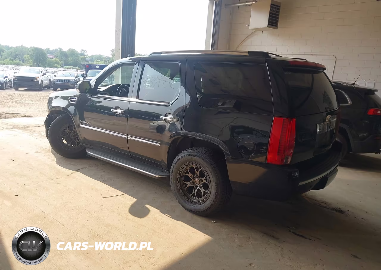 2013 Cadillac Escalade Luxury VIN:1GYS4BEFXDR243929 - 3