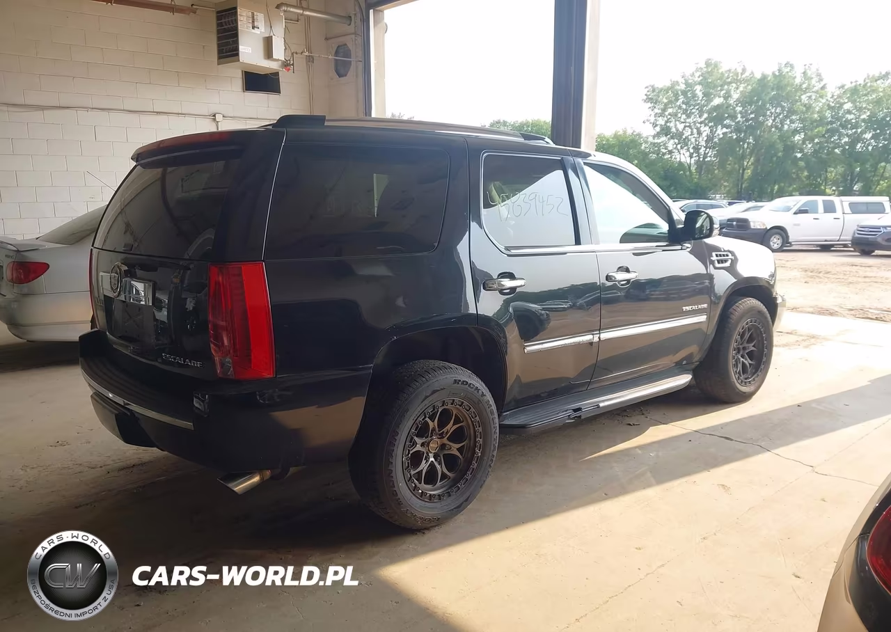 2013 Cadillac Escalade Luxury VIN:1GYS4BEFXDR243929 - 4
