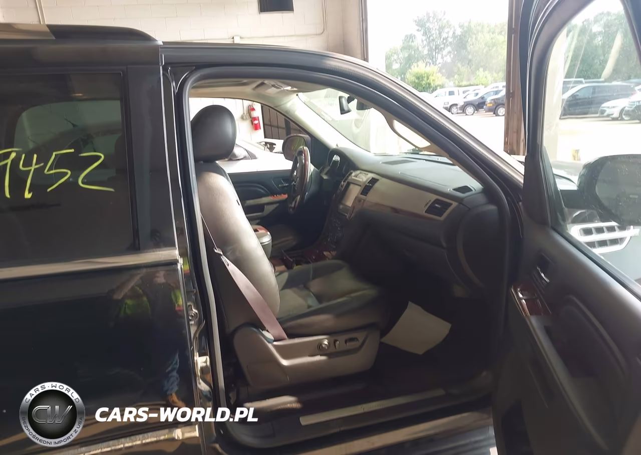 2013 Cadillac Escalade Luxury VIN:1GYS4BEFXDR243929 - 5