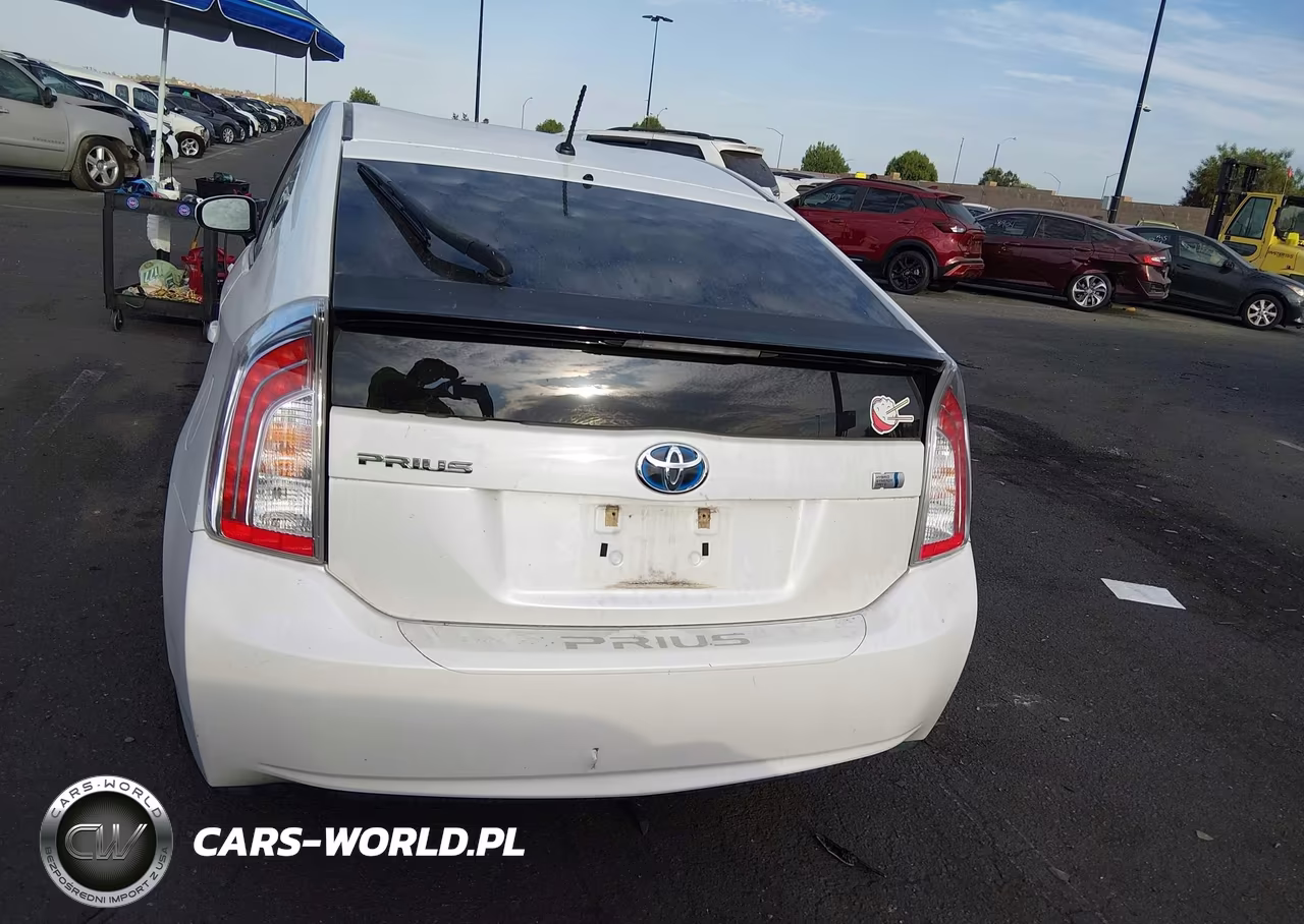 2013 Toyota Prius Two VIN:JTDKN3DU0D5621174 - 16