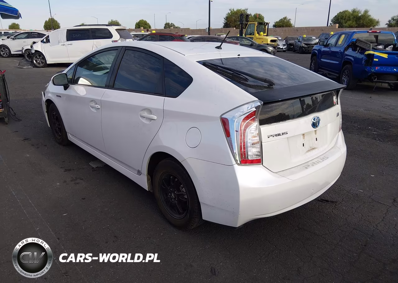 2013 Toyota Prius Two VIN:JTDKN3DU0D5621174 - 3