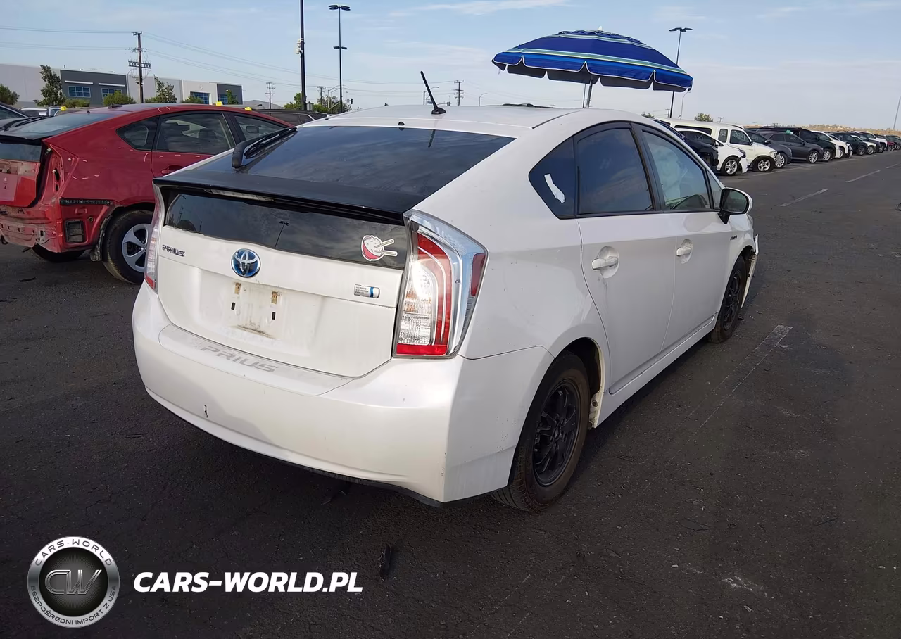 2013 Toyota Prius Two VIN:JTDKN3DU0D5621174 - 4
