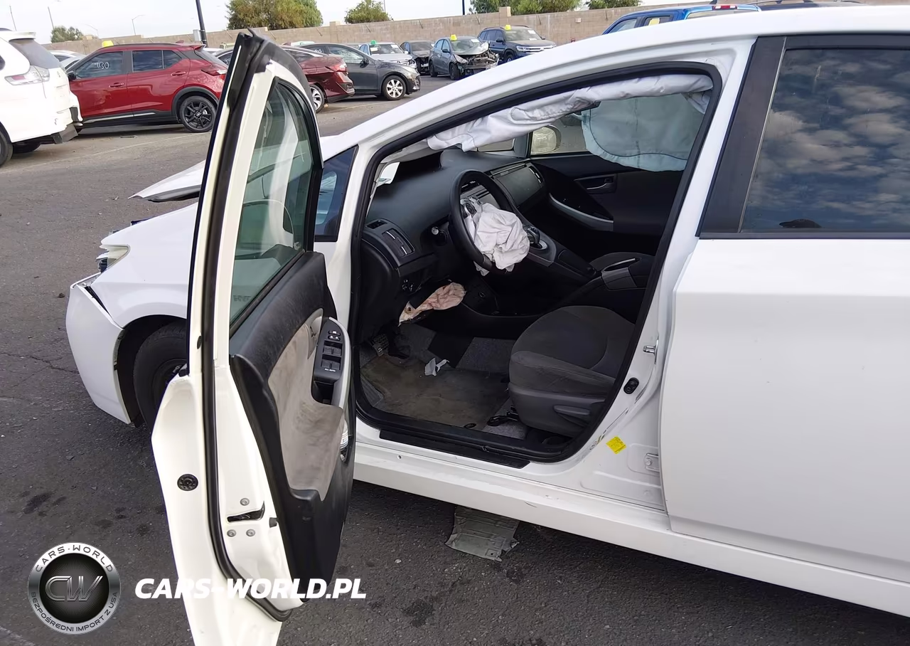 2013 Toyota Prius Two VIN:JTDKN3DU0D5621174 - 5