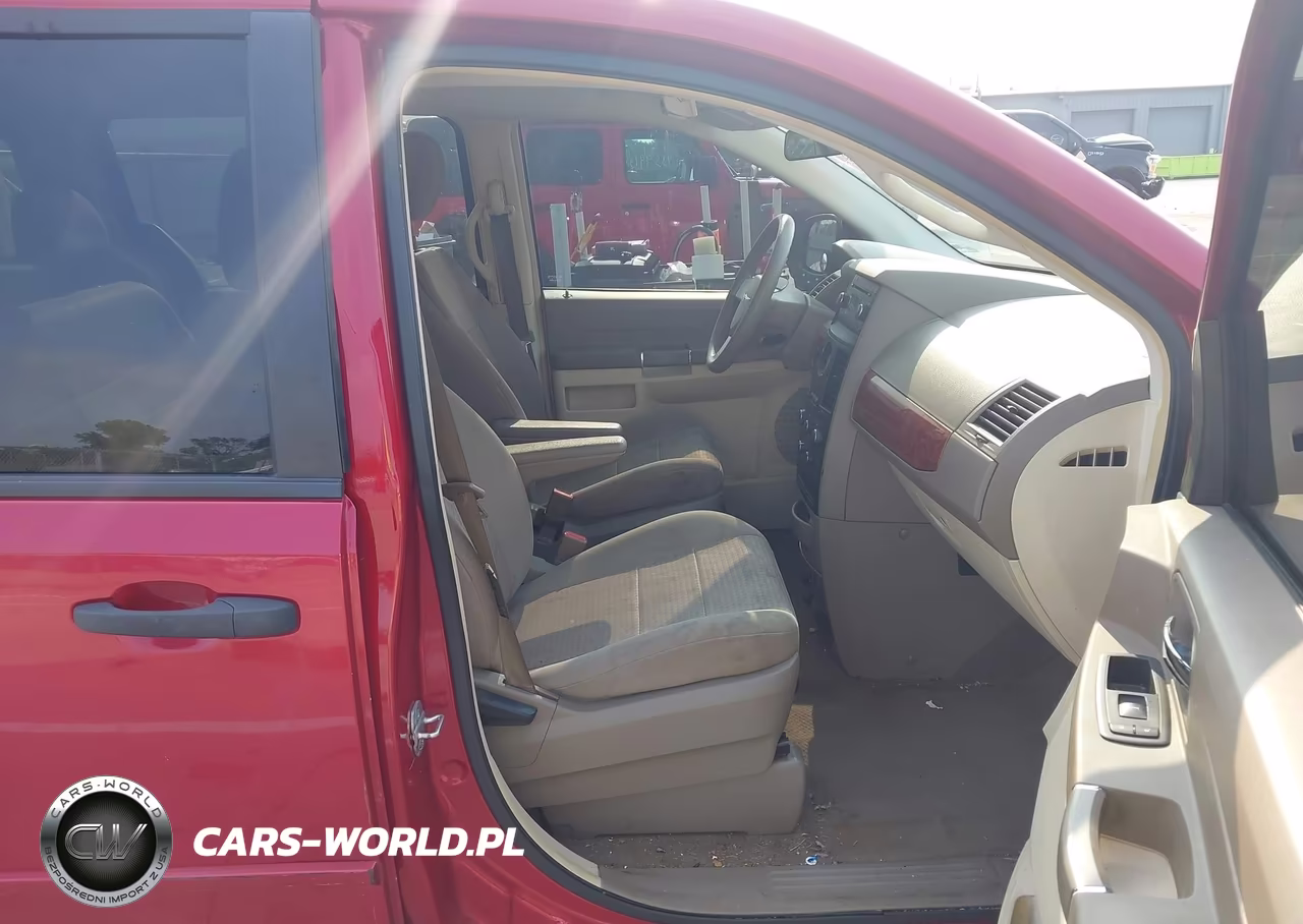 2008 Chrysler Town & Country Lx VIN:2A8HR44H88R842093 - 5