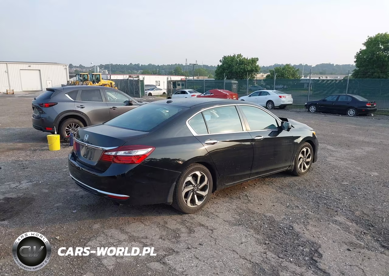 2017 Honda Accord Ex-L VIN:1HGCR2F9XHA245593 - 4