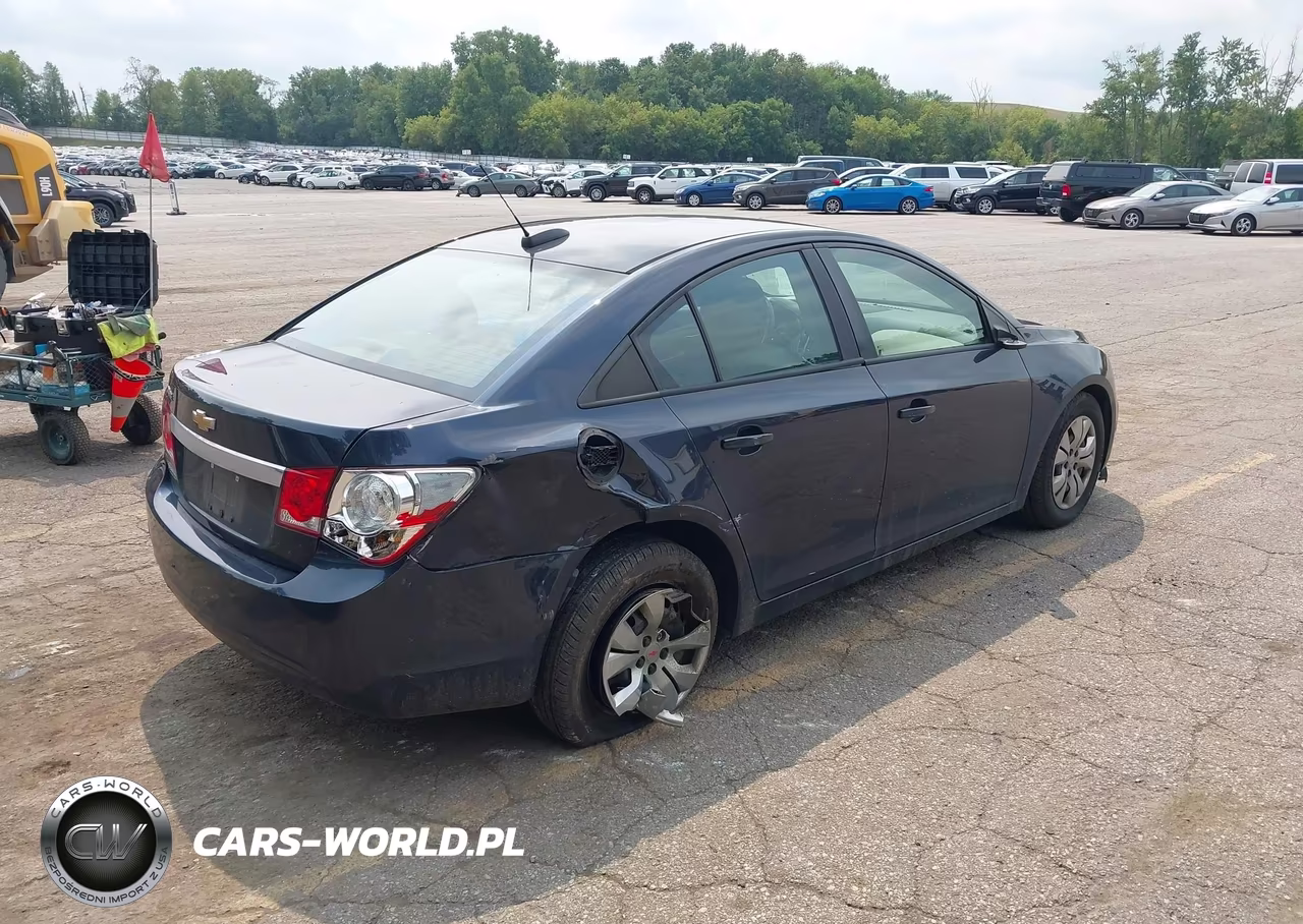 2015 Chevrolet Cruze Ls Auto VIN:1G1PA5SH2F7275325 - 4