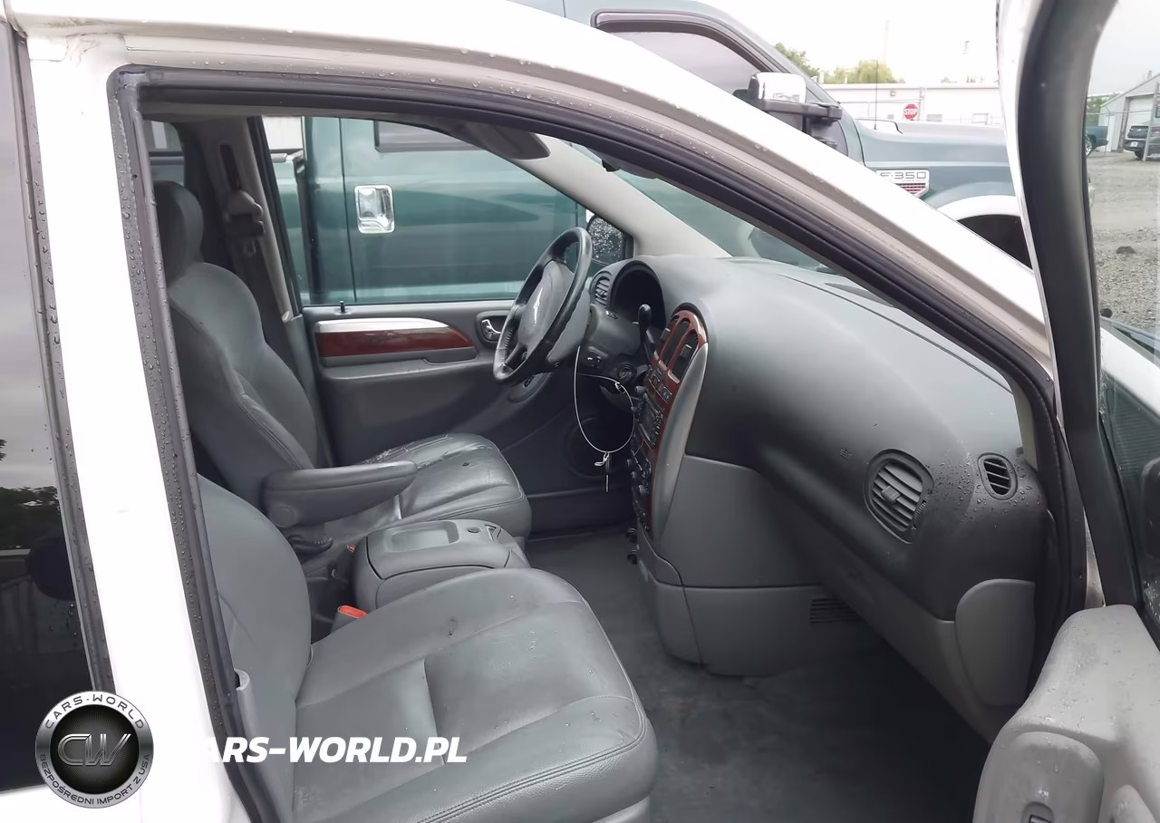 2005 Chrysler Town & Country Limited VIN:2C4GP64L55R218515 - 5
