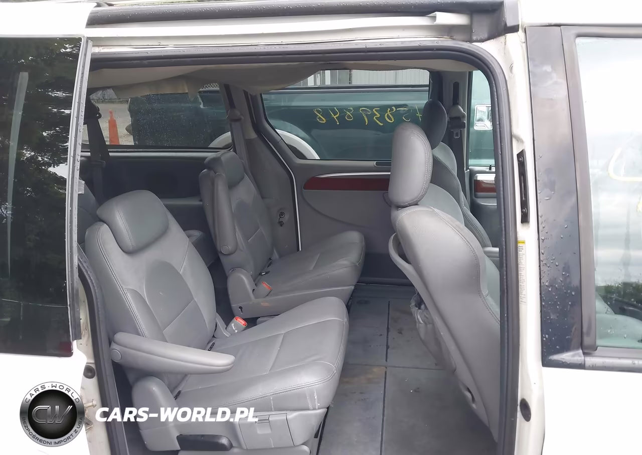 2005 Chrysler Town & Country Limited VIN:2C4GP64L55R218515 - 8