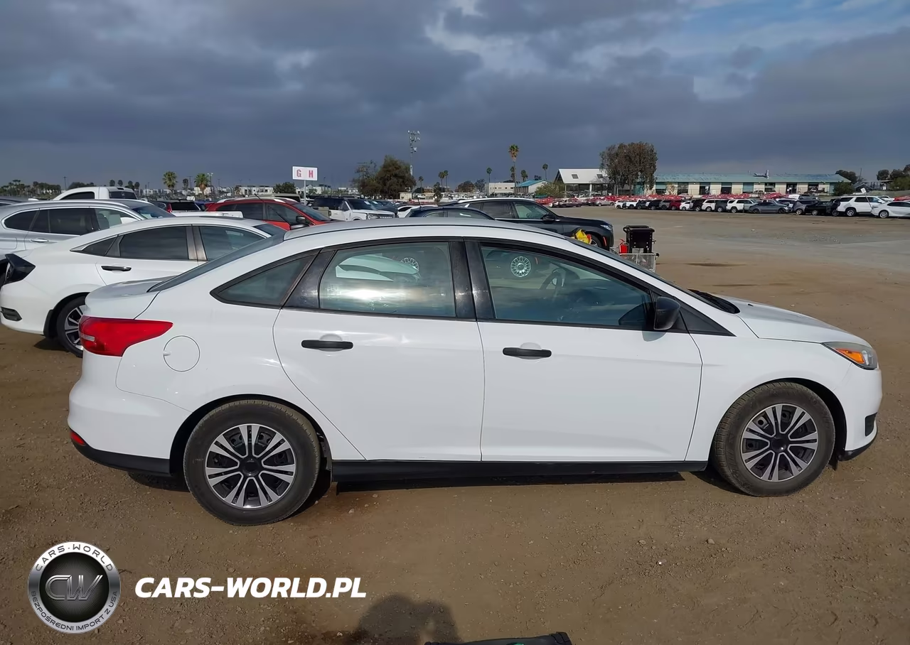 2018 Ford Focus S VIN:1FADP3E28JL278885 - 13