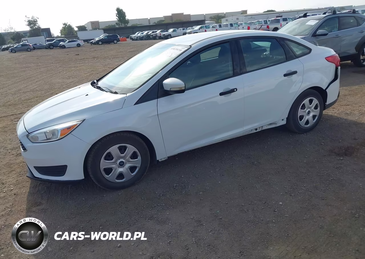 2018 Ford Focus S VIN:1FADP3E28JL278885 - 2