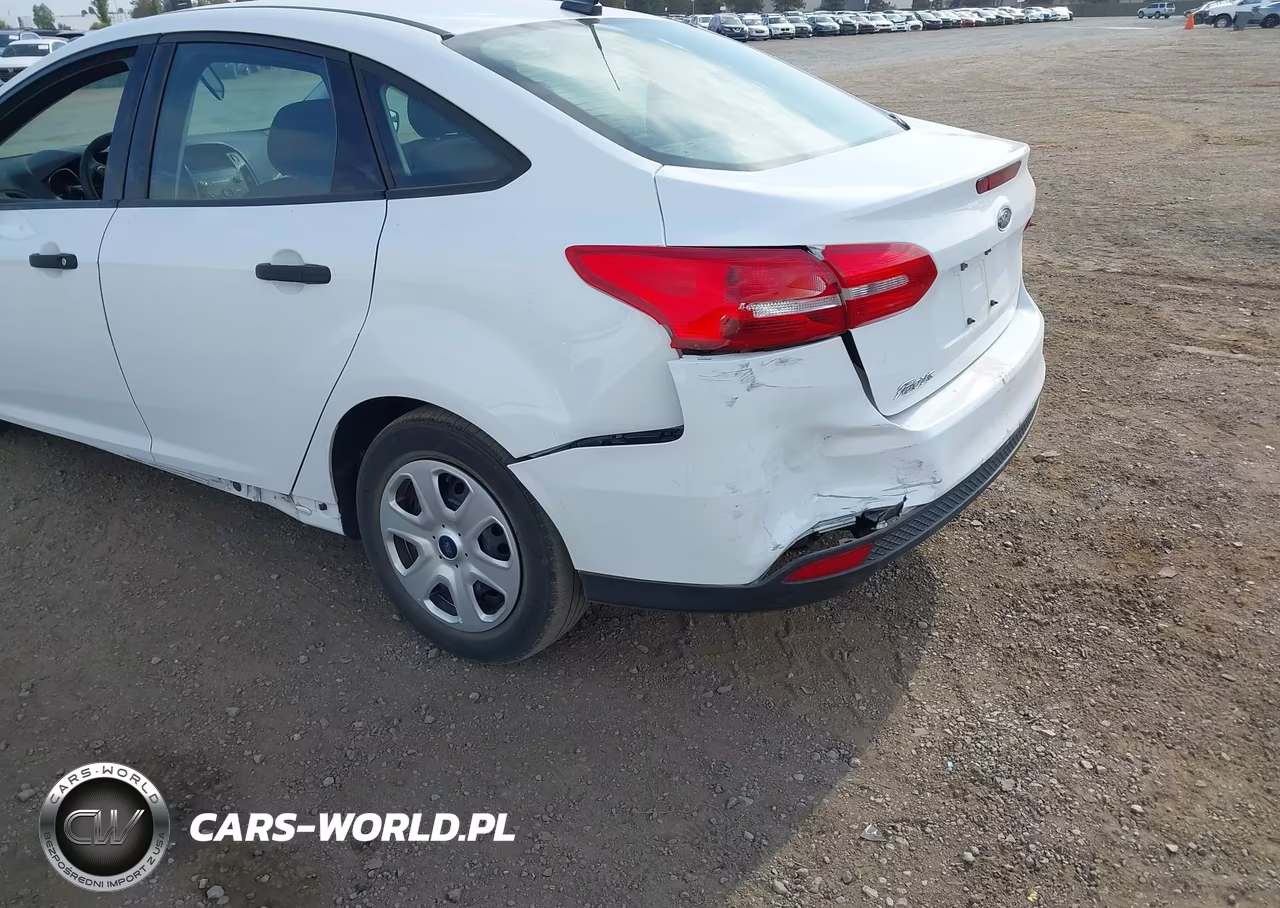 2018 Ford Focus S VIN:1FADP3E28JL278885 - 6