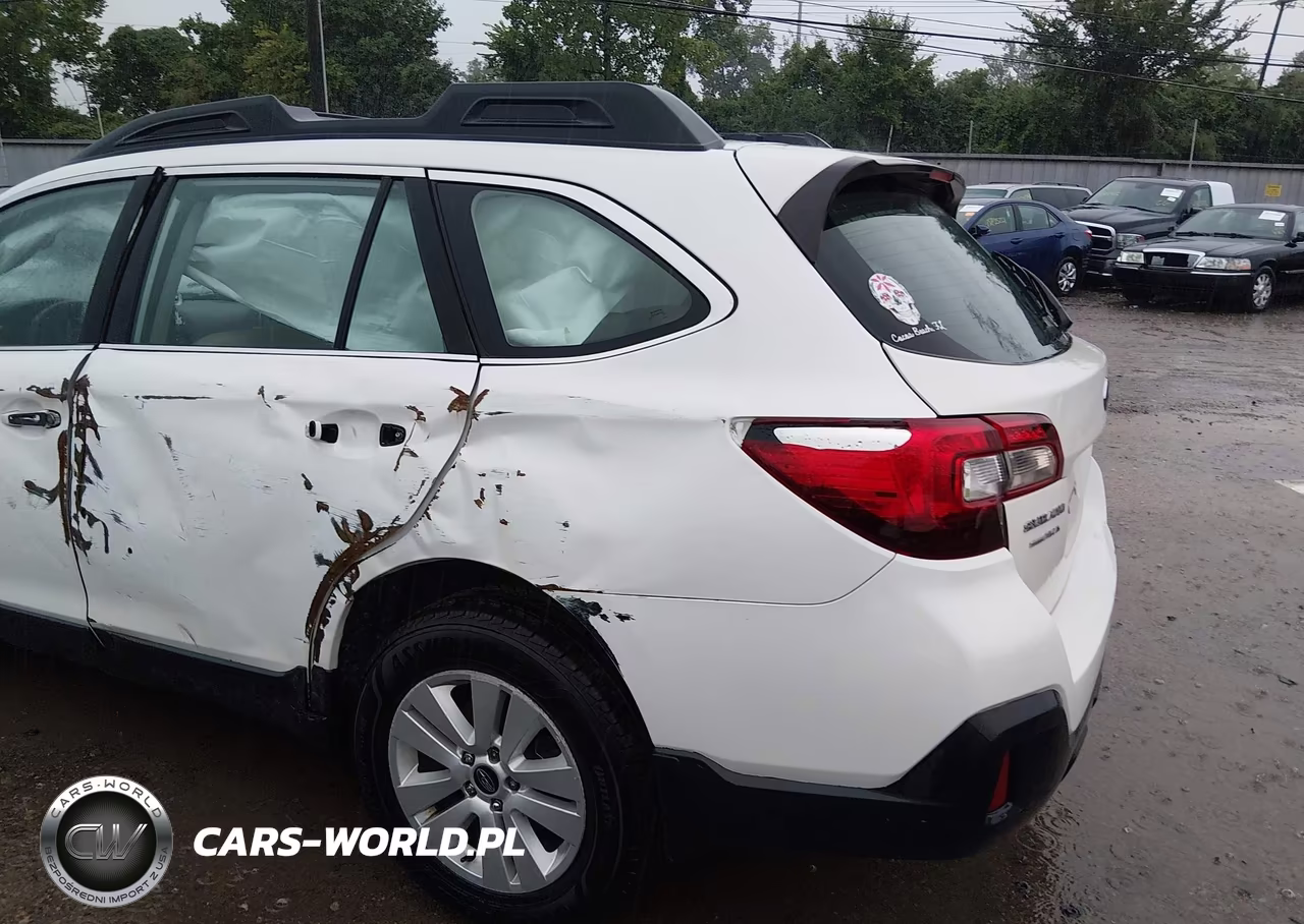 2018 Subaru Outback 2.5I VIN:4S4BSAACXJ3308001 - 3
