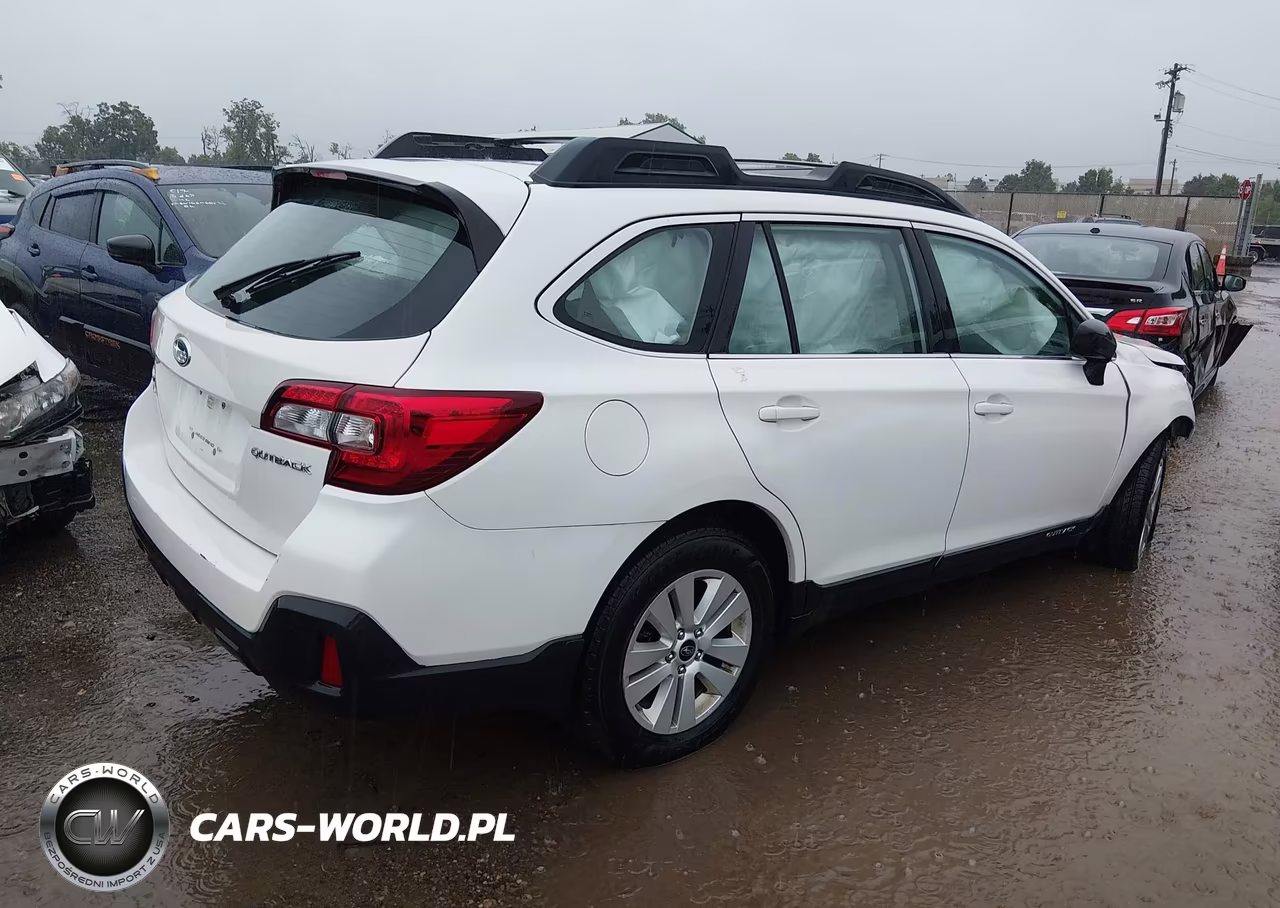 2018 Subaru Outback 2.5I VIN:4S4BSAACXJ3308001 - 4