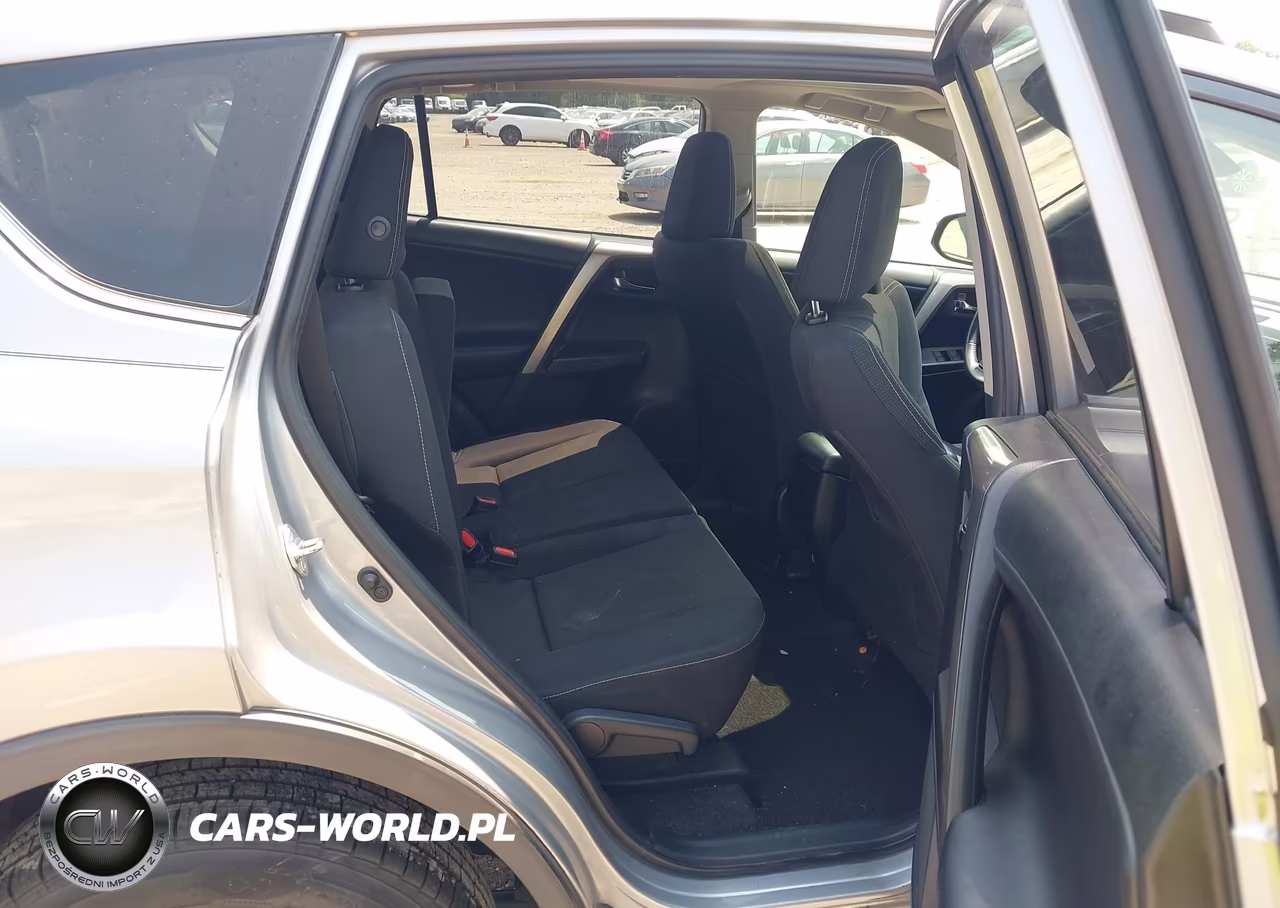 2018 Toyota Rav4 Xle VIN:JTMRFREV3JD238255 - 8