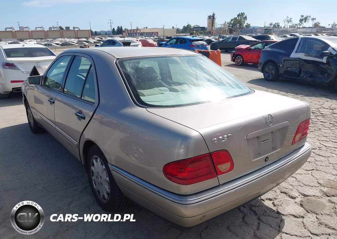 1999 Mercedes-Benz E 320 VIN:WDBJF65H4XA835090 - 3