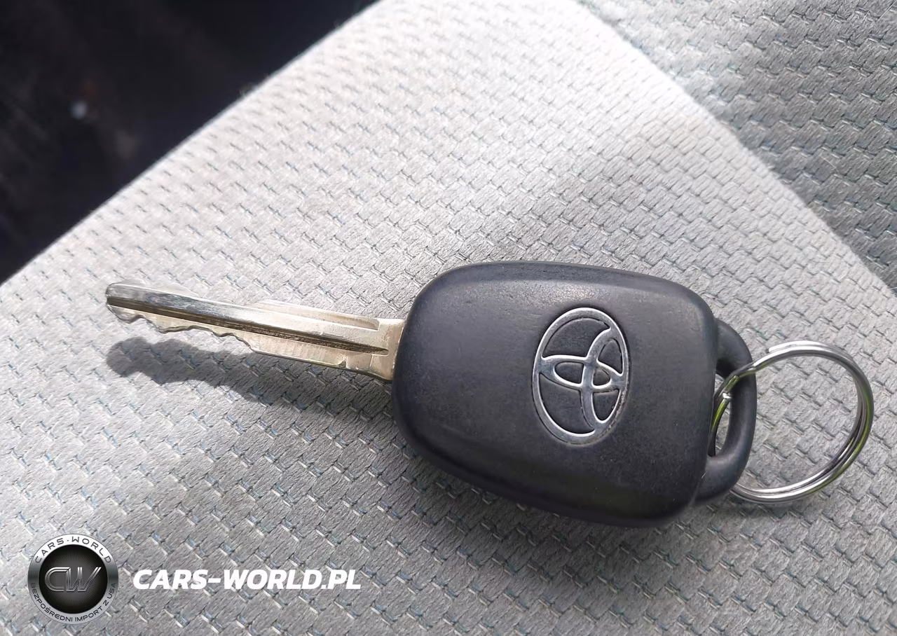 2016 Toyota Prius C One VIN:JTDKDTB36G1127085 - 11
