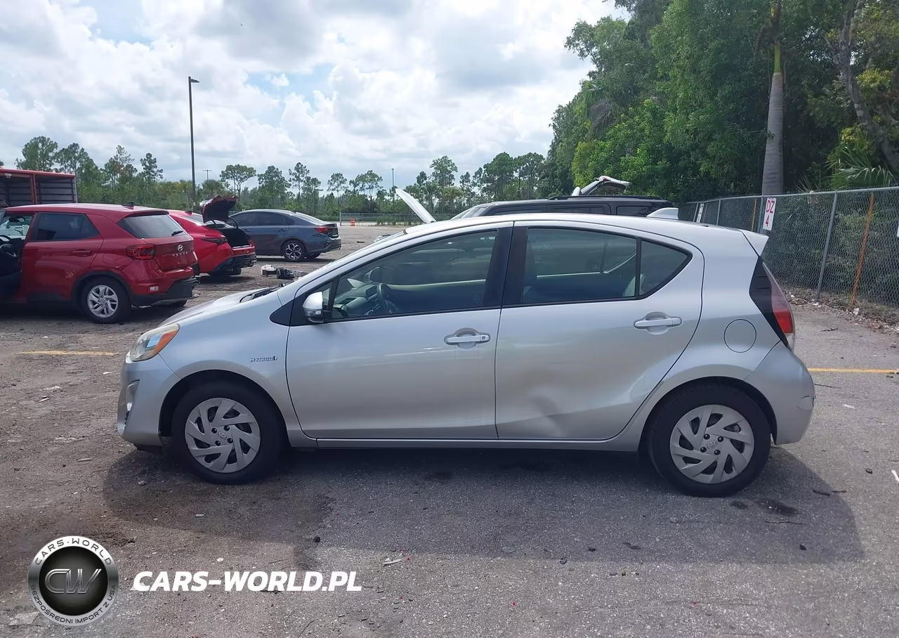 2016 Toyota Prius C One VIN:JTDKDTB36G1127085 - 14