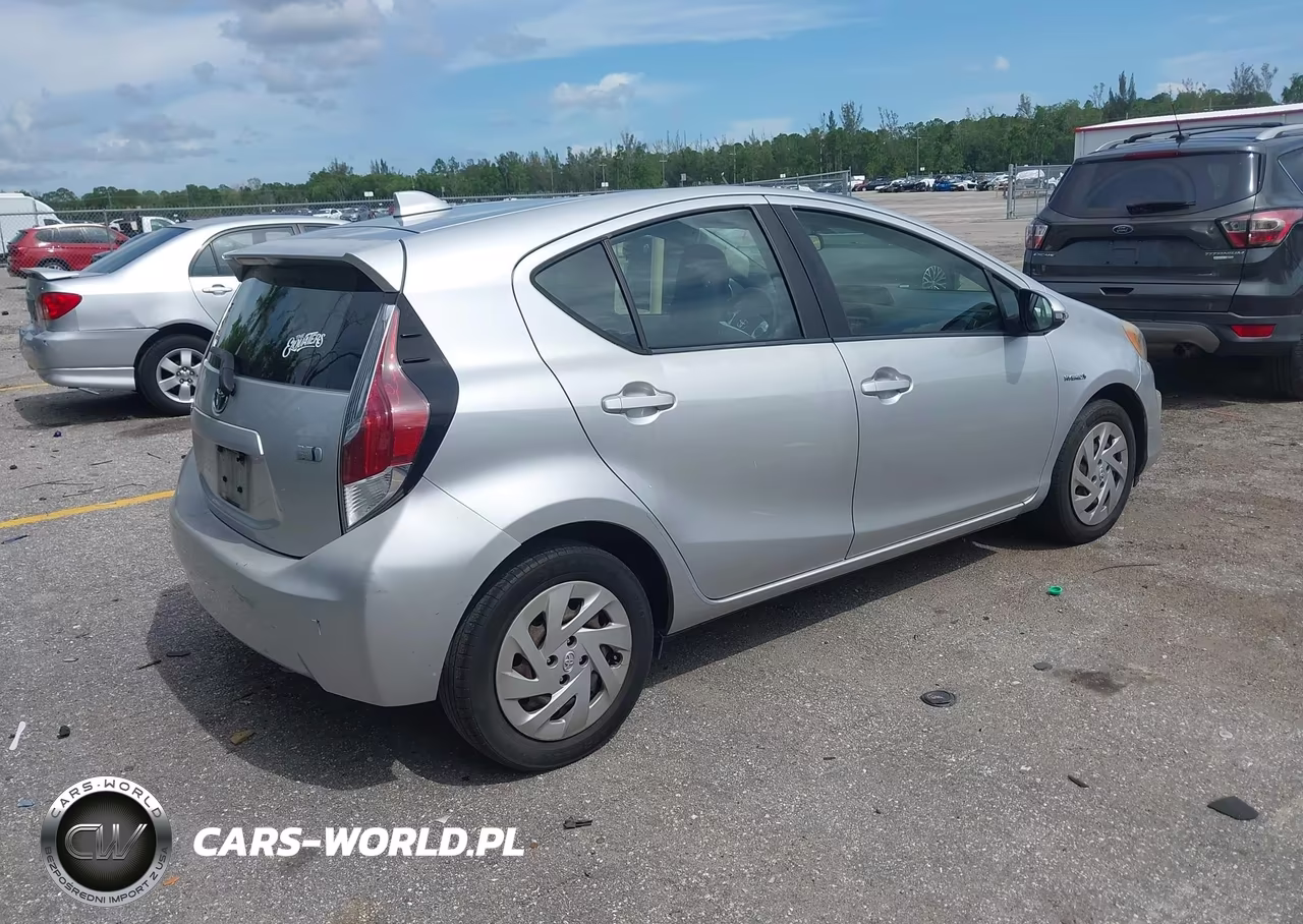 2016 Toyota Prius C One VIN:JTDKDTB36G1127085 - 4
