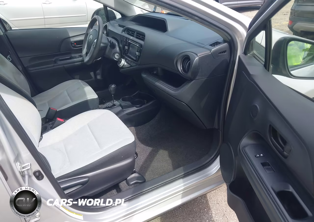 2016 Toyota Prius C One VIN:JTDKDTB36G1127085 - 5