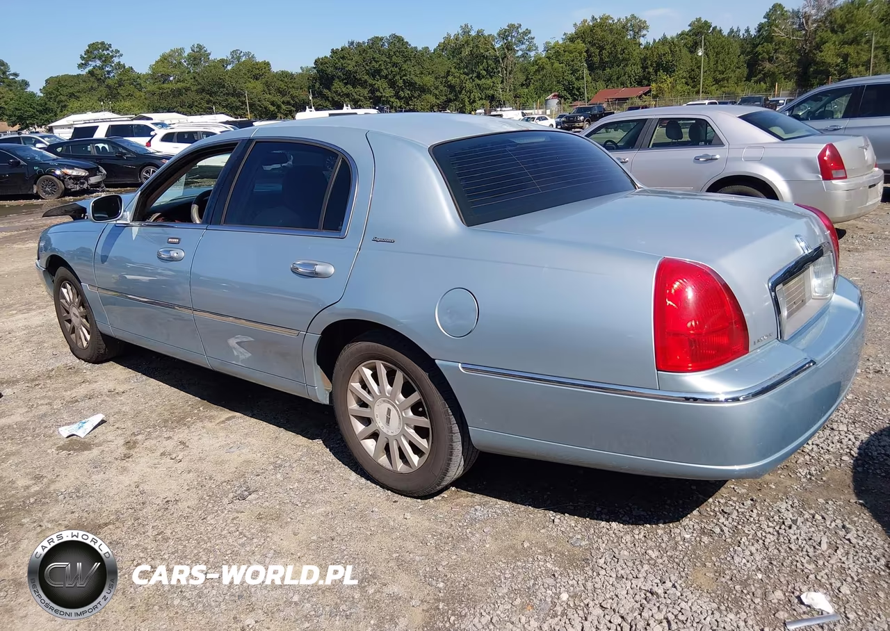 2007 Lincoln Town Car Signature VIN:1LNHM81V27Y604446 - 3