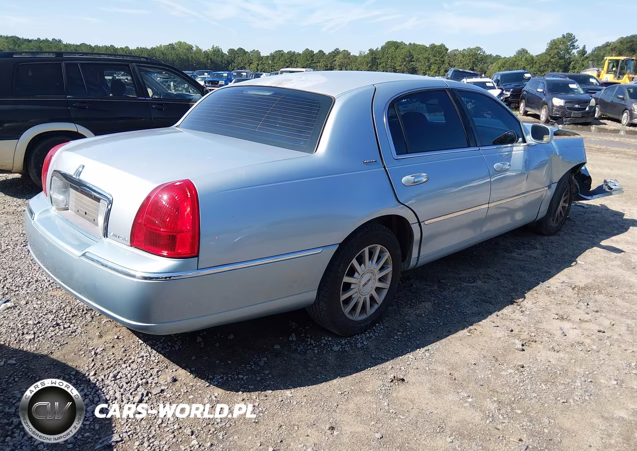 2007 Lincoln Town Car Signature VIN:1LNHM81V27Y604446 - 4