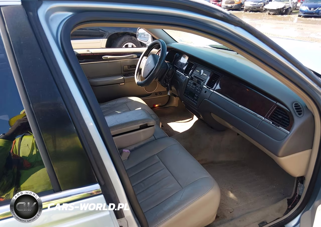 2007 Lincoln Town Car Signature VIN:1LNHM81V27Y604446 - 5