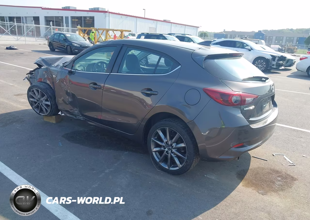 2018 Mazda Mazda3 Grand Touring VIN:3MZBN1M3XJM165392 - 3