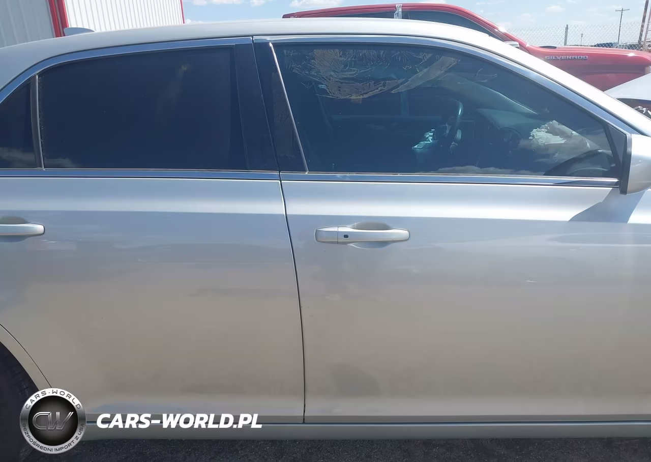 2020 Chrysler 300 Touring VIN:2C3CCAAG3LH189561 - 14