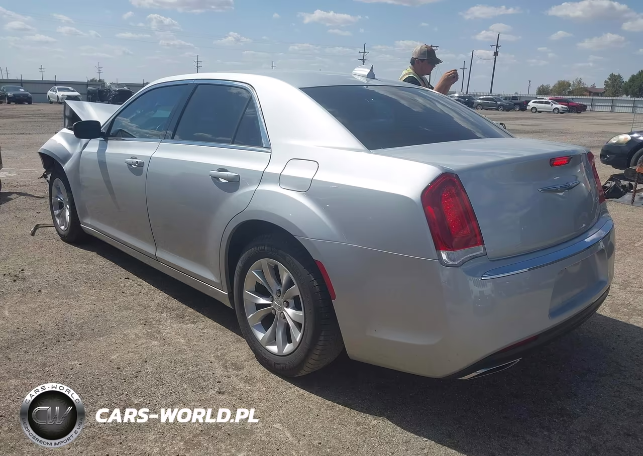 2020 Chrysler 300 Touring VIN:2C3CCAAG3LH189561 - 3