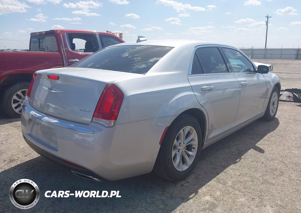 2020 Chrysler 300 Touring VIN:2C3CCAAG3LH189561 - 4