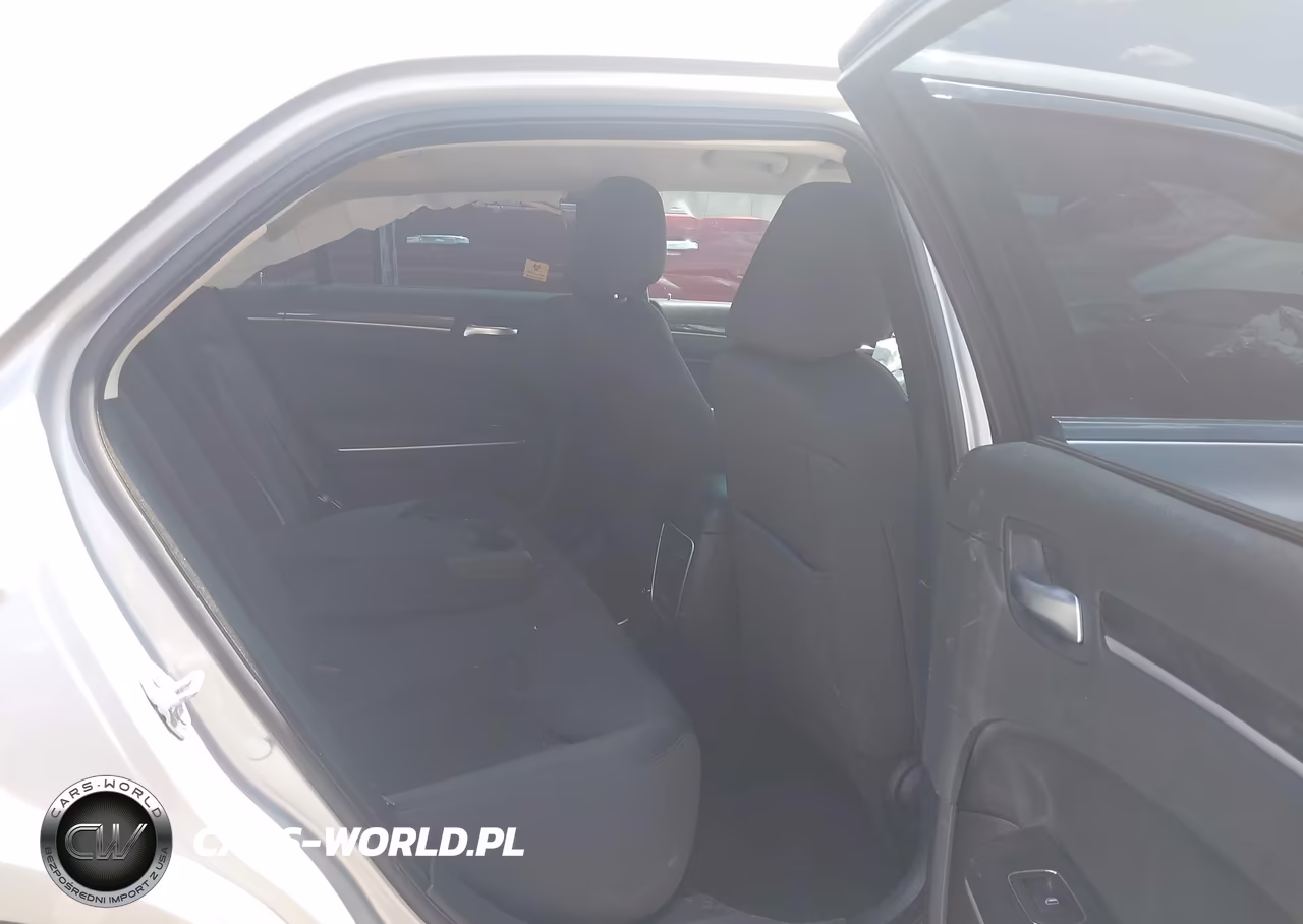 2020 Chrysler 300 Touring VIN:2C3CCAAG3LH189561 - 8