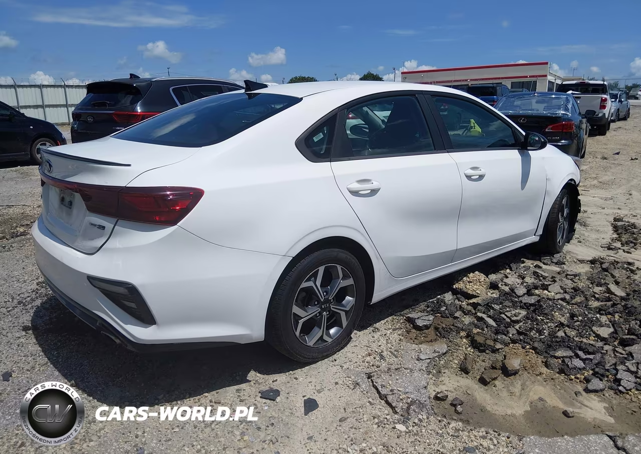 2019 Kia Forte Lxs VIN:3KPF24AD8KE083927 - 4