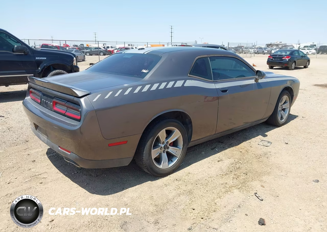 2019 Dodge Challenger Sxt VIN:2C3CDZAGXKH687542 - 4