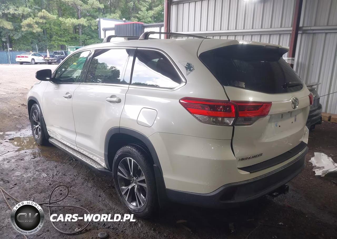 2017 Toyota Highlander Le VIN:5TDBZRFH0HS366078 - 3