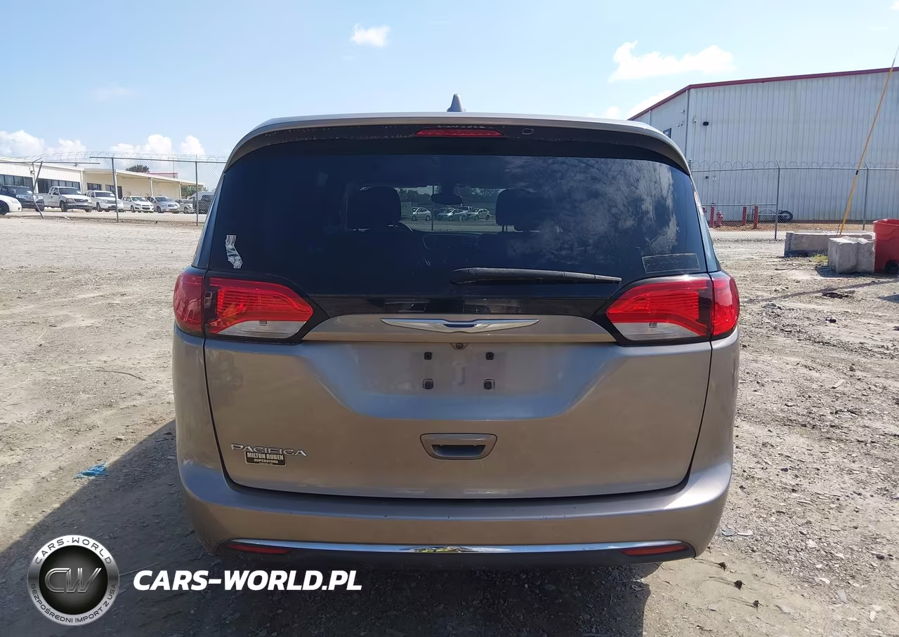 2017 Chrysler Pacifica Touring Plus VIN:2C4RC1BG0HR795969 - 15