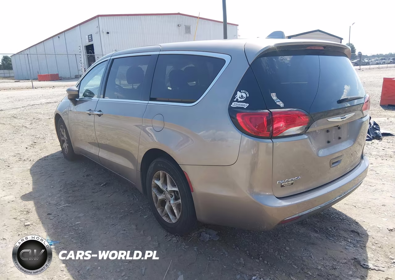 2017 Chrysler Pacifica Touring Plus VIN:2C4RC1BG0HR795969 - 3