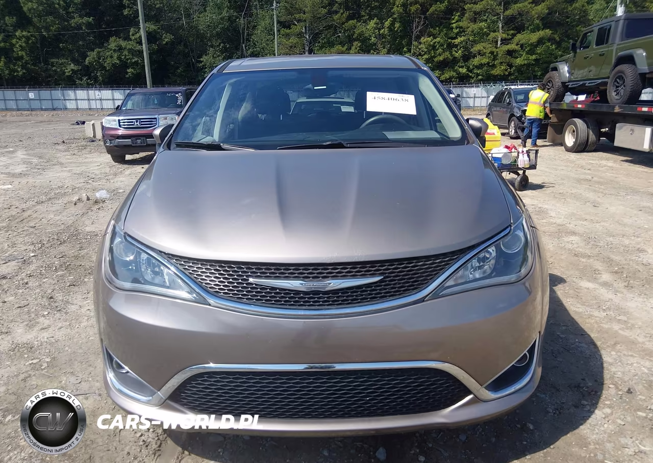 2017 Chrysler Pacifica Touring Plus VIN:2C4RC1BG0HR795969 - 6